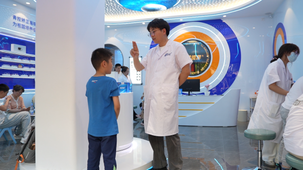 开学季：别让孩子的视力 “掉队”