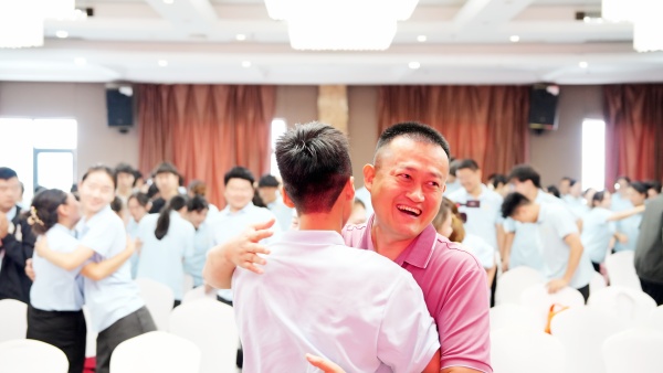 易视界2025年8月嘉奖会暨9月启动大会精彩图集