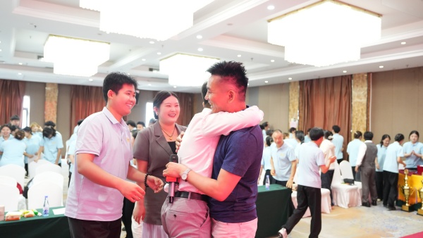易视界2025年8月嘉奖会暨9月启动大会精彩图集