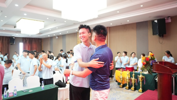 易视界2025年8月嘉奖会暨9月启动大会精彩图集