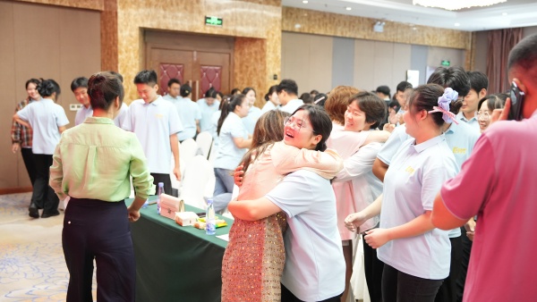 易视界2025年8月嘉奖会暨9月启动大会精彩图集