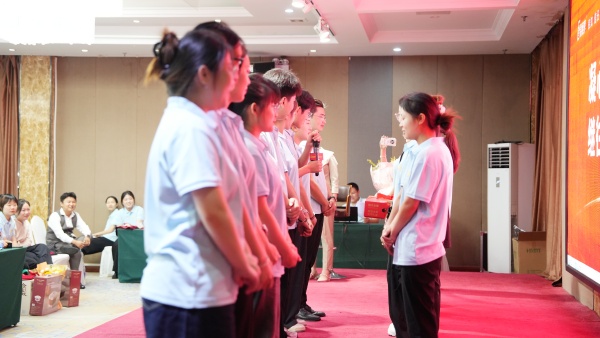 易视界2025年8月嘉奖会暨9月启动大会精彩图集