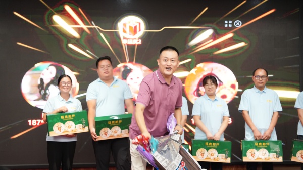 易视界2025年8月嘉奖会暨9月启动大会精彩图集