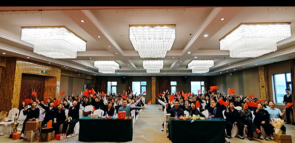 凝心聚力，再创巅峰！易视界月度嘉奖会圆满落幕