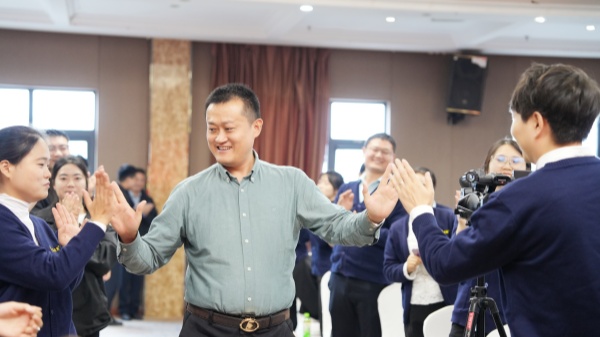 易视界2025年9月嘉奖会暨10月启动大会精彩图集
