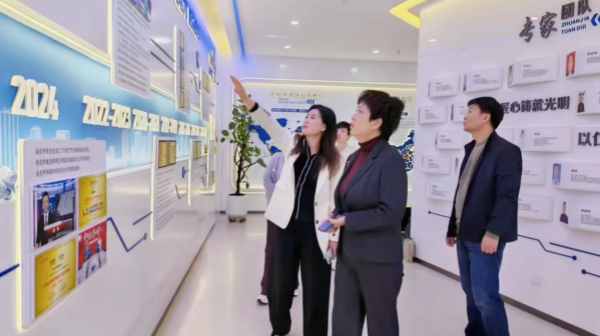 校企同心 共筑光明未来｜南阳医专范校长一行莅临易视界考察交流