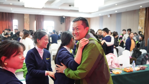 易视界2025年11月嘉奖会暨12月启动大会精彩图集