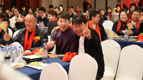 易视界2025骏马追光共赴新程年会盛典精彩瞬间