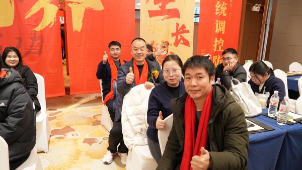 易视界2025骏马追光共赴新程年会盛典精彩瞬间