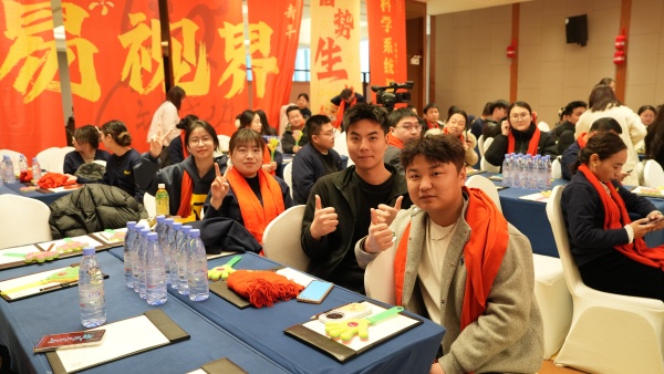 易视界2025骏马追光共赴新程年会盛典精彩瞬间