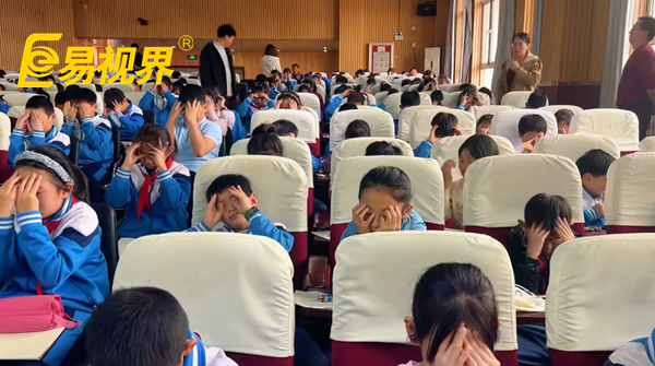 护眼伴成长：易视界爱眼公益行走进首钢矿业子弟学校