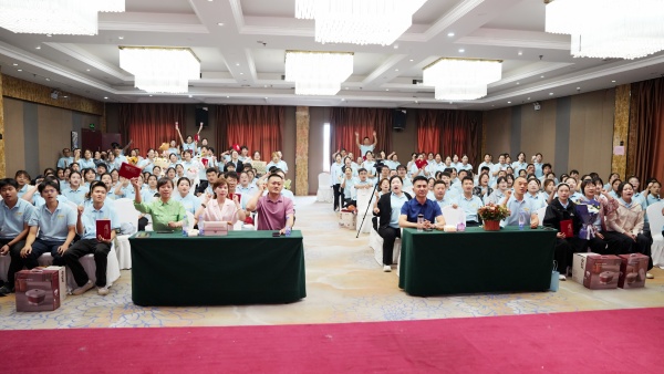 易视界2025年8月嘉奖会暨9月启动大会精彩图集